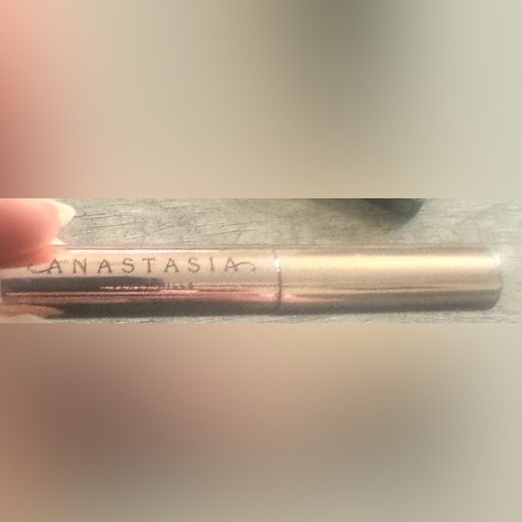 Anastasia Beverly Hills Bundle Brow Definer in Taupe and Clear Brow Gel - Picture 9 of 9